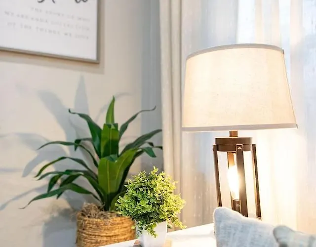 Family & Pet Friendly With Fast Wi-fi Apartment