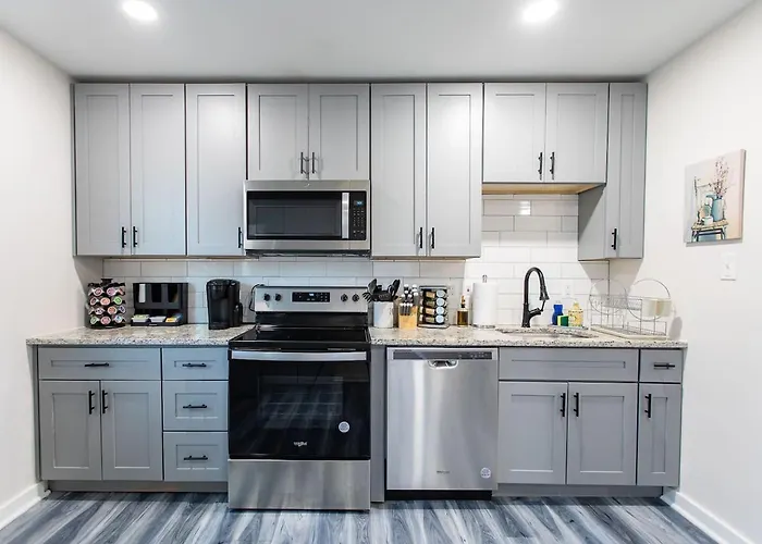 Family & Pet Friendly With Fast Wi-fi Apartment Pittsburgh
