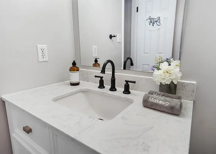 Family & Pet Friendly With Fast Wi-fi Apartment *