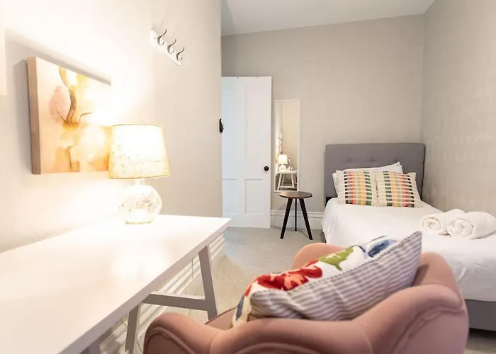 Family & Pet Friendly With Fast Wi-fi Apartment