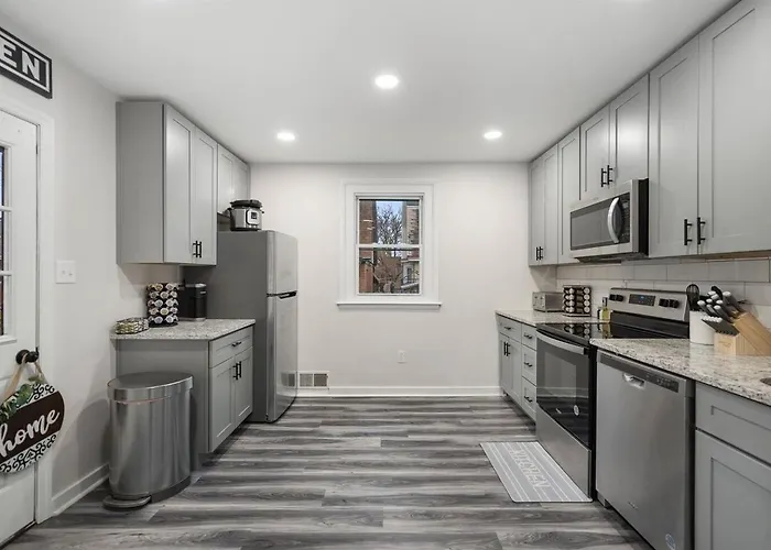 Family & Pet Friendly With Fast Wi-fi Apartment