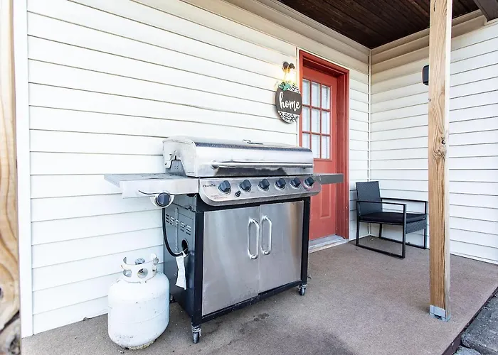 Family & Pet Friendly With Fast Wi-fi Apartment *