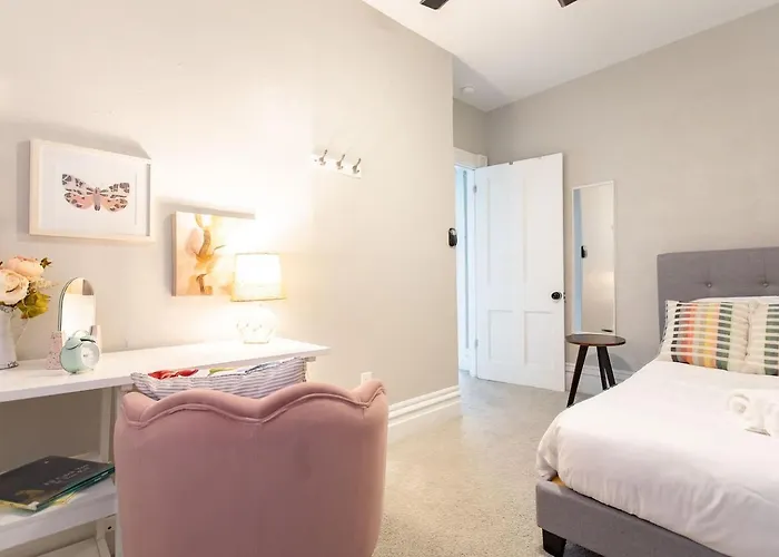 Family & Pet Friendly With Fast Wi-fi Apartment Pittsburgh